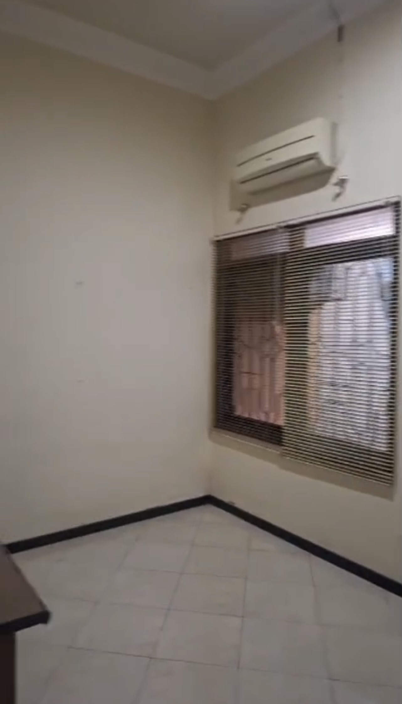 Disewakan Rumah Minimalis Siap Huni di Jalan Manyar Tirtoyoso Utara Surabaya Timur - Thumbnail 3