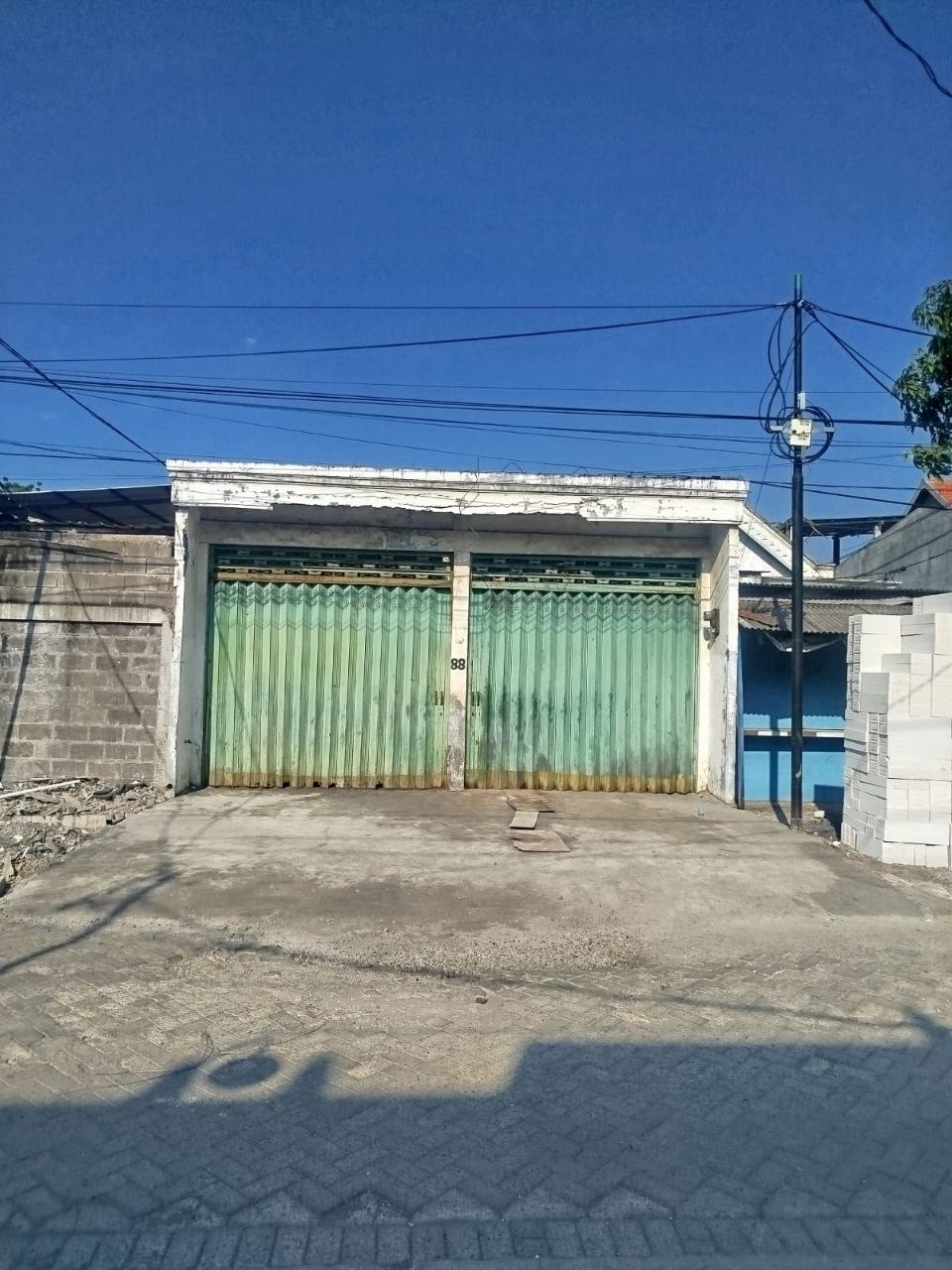 Dijual/Disewakan Ruko Strategis di Jalan Kepatihan Industri Gresik - Image 1