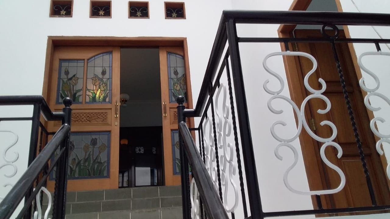 Dijual Rumah Mewah Furnished di Jalan Manyar Tirtoyoso Surabaya Timur - Thumbnail 2