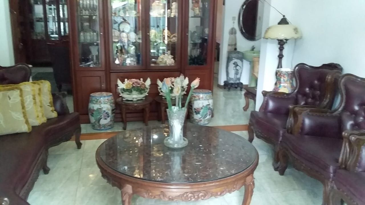Dijual Rumah Mewah Furnished di Jalan Manyar Tirtoyoso Surabaya Timur - Thumbnail 3