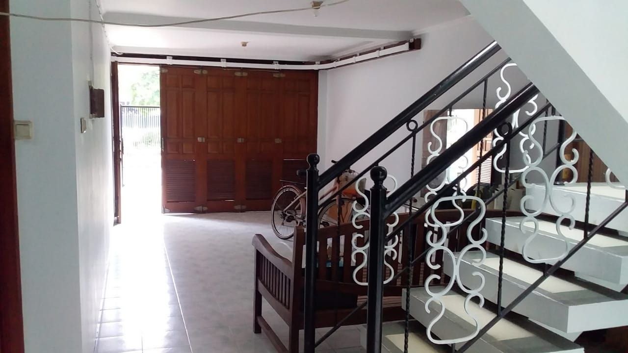 Dijual Rumah Mewah Furnished di Jalan Manyar Tirtoyoso Surabaya Timur - Thumbnail 4