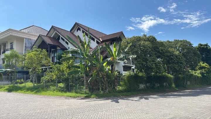 Dijual Rumah Mewah Rasa Villa Minimalis di Bukit Golf Surabaya Barat - Image 1