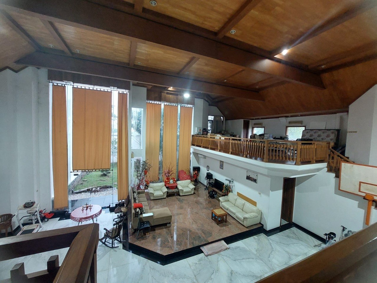 Dijual Rumah Mewah Lokasi Strategis Rasa Villa Minimalis Lokasi Bukit Golf Surabaya Barat - Thumbnail 2