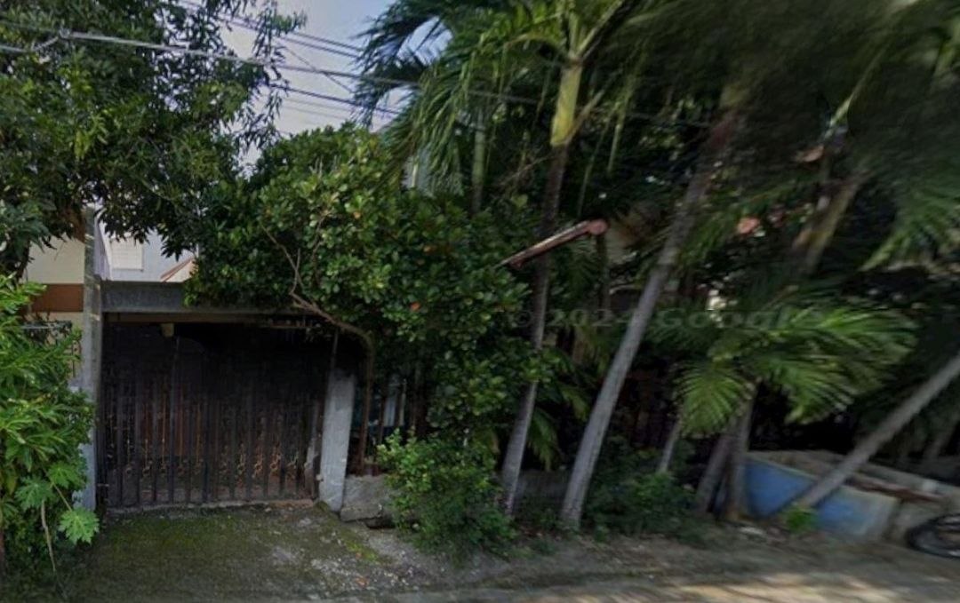 Dijual Rumah Hitung Tanah Strategis di Manyar Kertoadi Surabaya Timur - Image 1