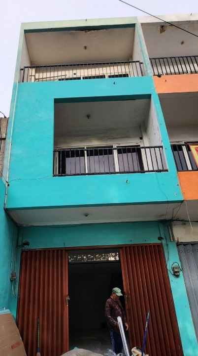 Disewakan Ruko 3 Lantai Komersial Strategis di Gayungsari Barat Surabaya Selatan - Image 1