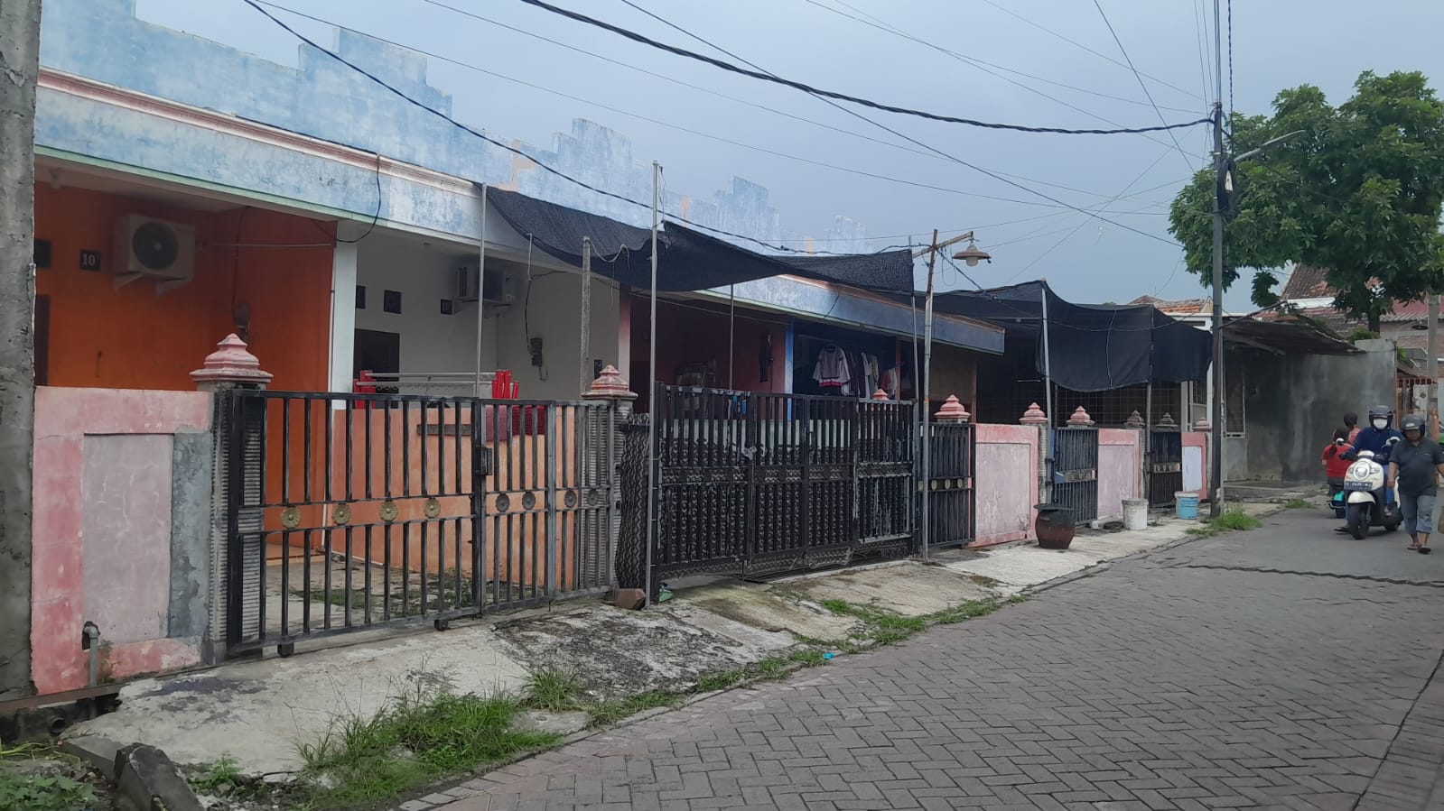 Dijual Kontrakan 5 Pintu & Tanah Luas di Surabaya Barat - Image 1