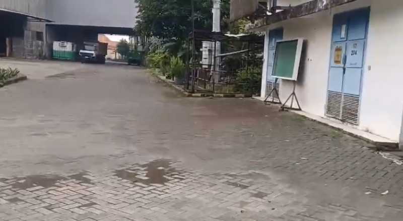 Disewakan Gudang Luas Strategis Siap Huni di Jalan Raya Semeru Bambe Gresik - Thumbnail 6