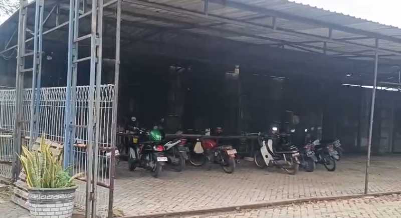 Disewakan Gudang Luas Strategis Siap Huni di Jalan Raya Semeru Bambe Gresik - Thumbnail 7