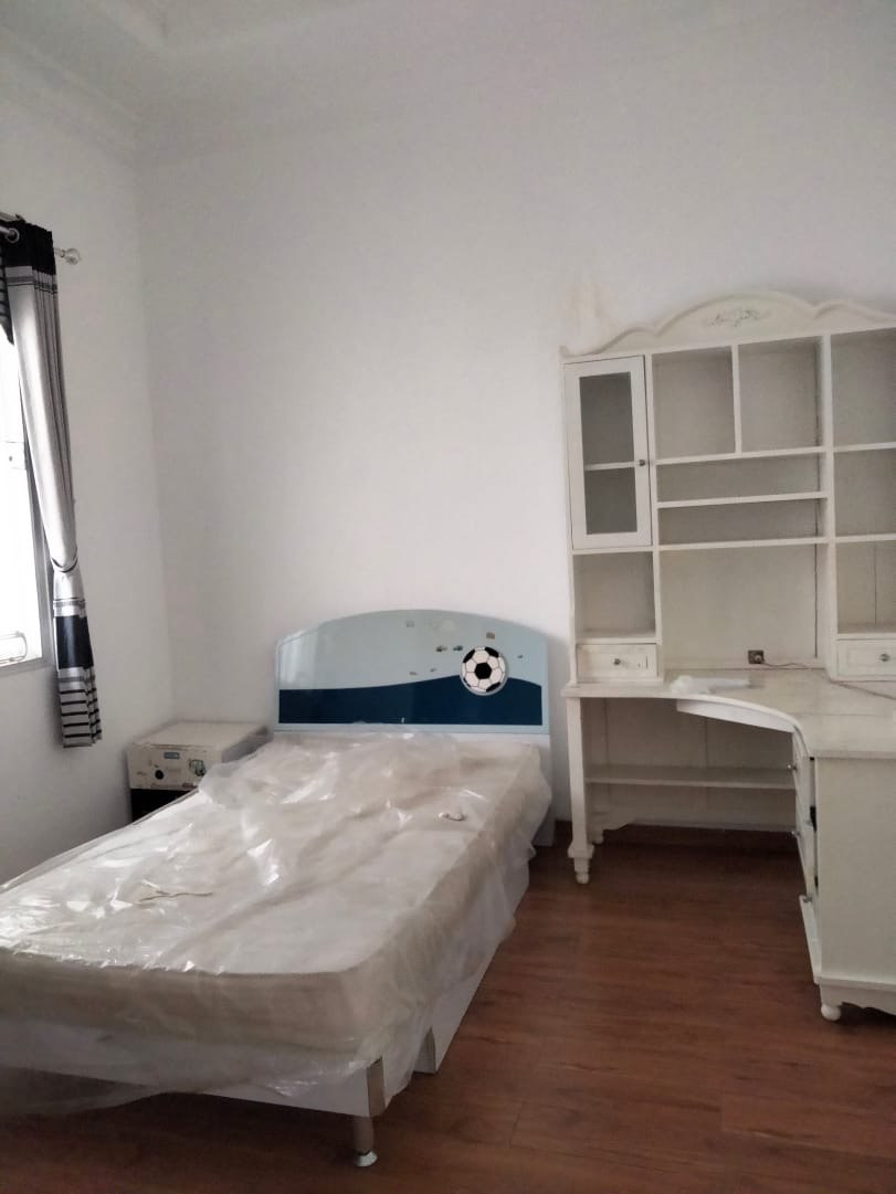 Disewakan Rumah 2 Lantai South Emerald Mansion Citraland Surabaya - Thumbnail 2