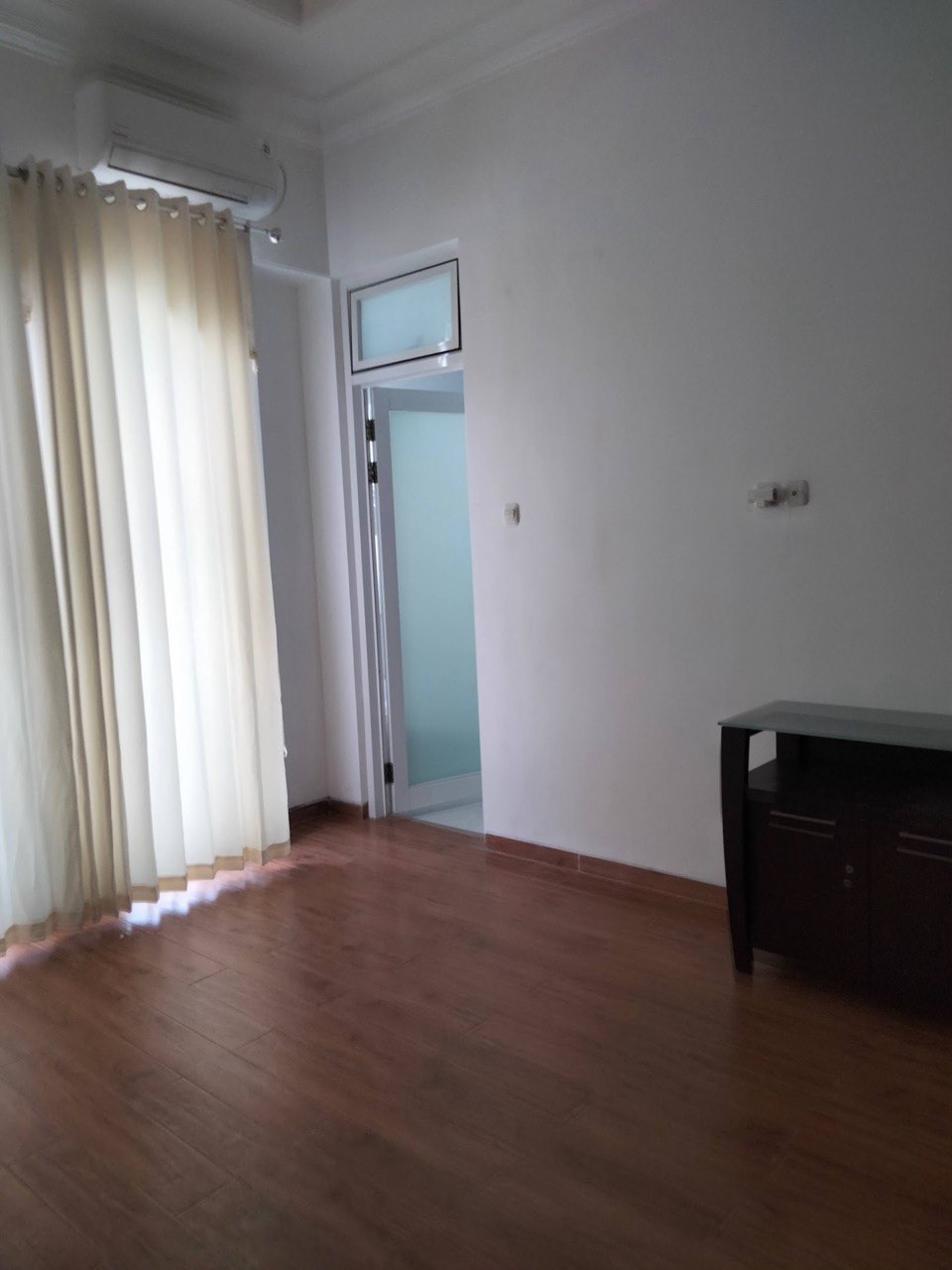 Disewakan Rumah 2 Lantai South Emerald Mansion Citraland Surabaya - Thumbnail 3