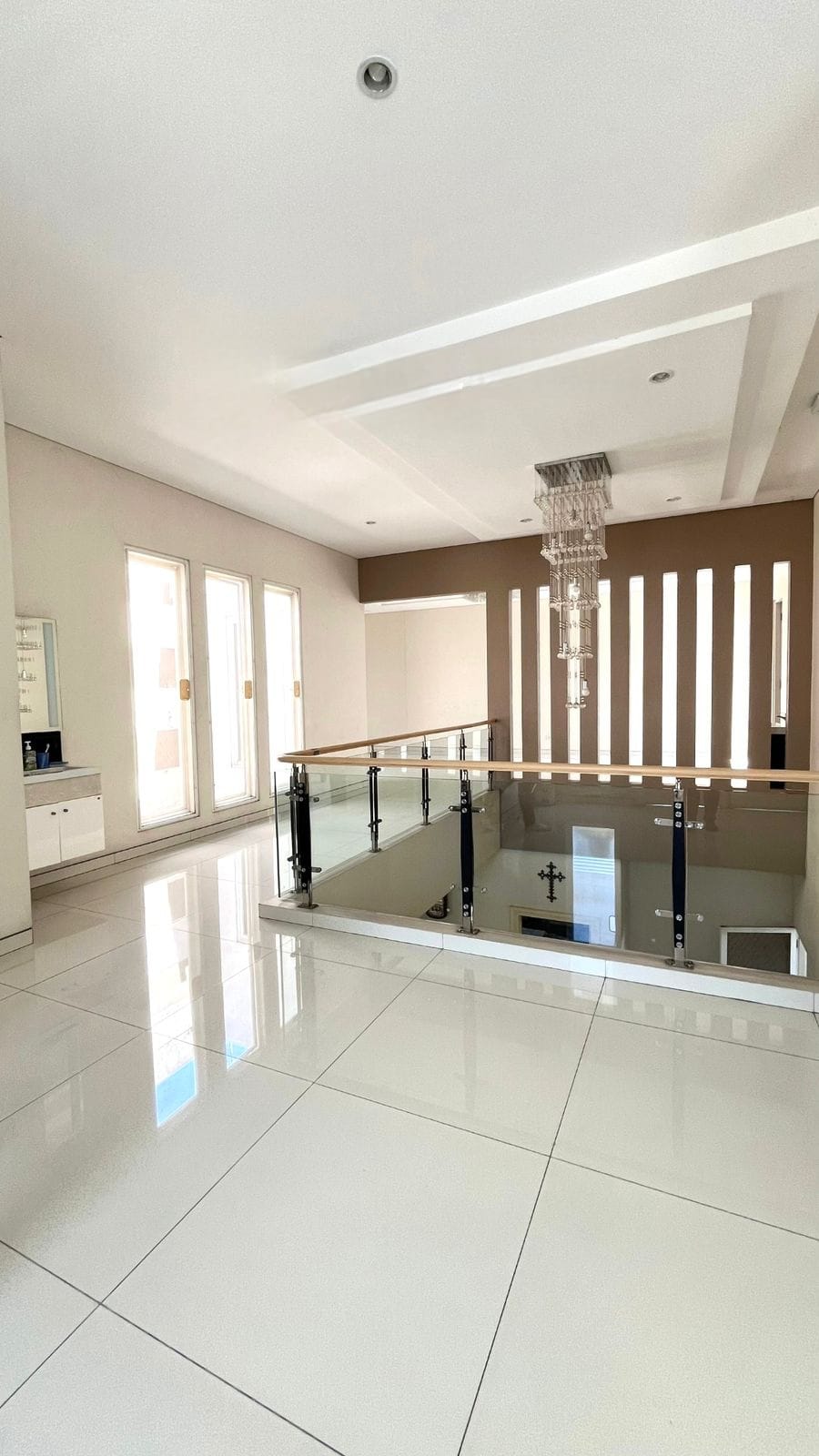 Dijual Rumah Siap Huni di Bukit Golf Internasional Citraland Surabaya Barat - Thumbnail 2