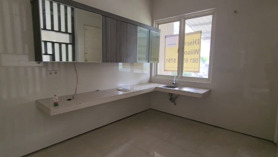 Disewakan Rumah 2 Lantai Ideal di Woodland Citraland Surabaya Barat - Thumbnail 3
