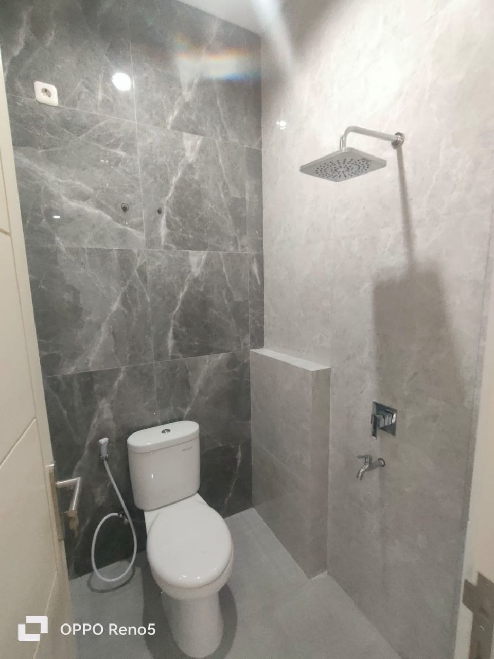 Dijual Rumah Modern di Jalan Manyar Tirtoyoso Surabaya Timur - Thumbnail 4