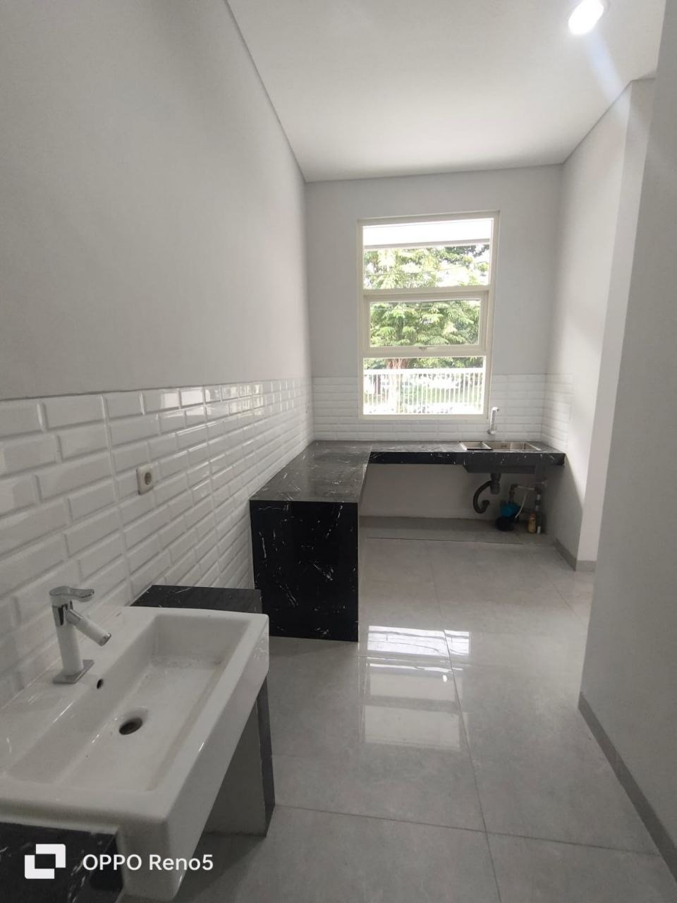 Dijual Rumah Modern di Jalan Manyar Tirtoyoso Surabaya Timur - Thumbnail 5