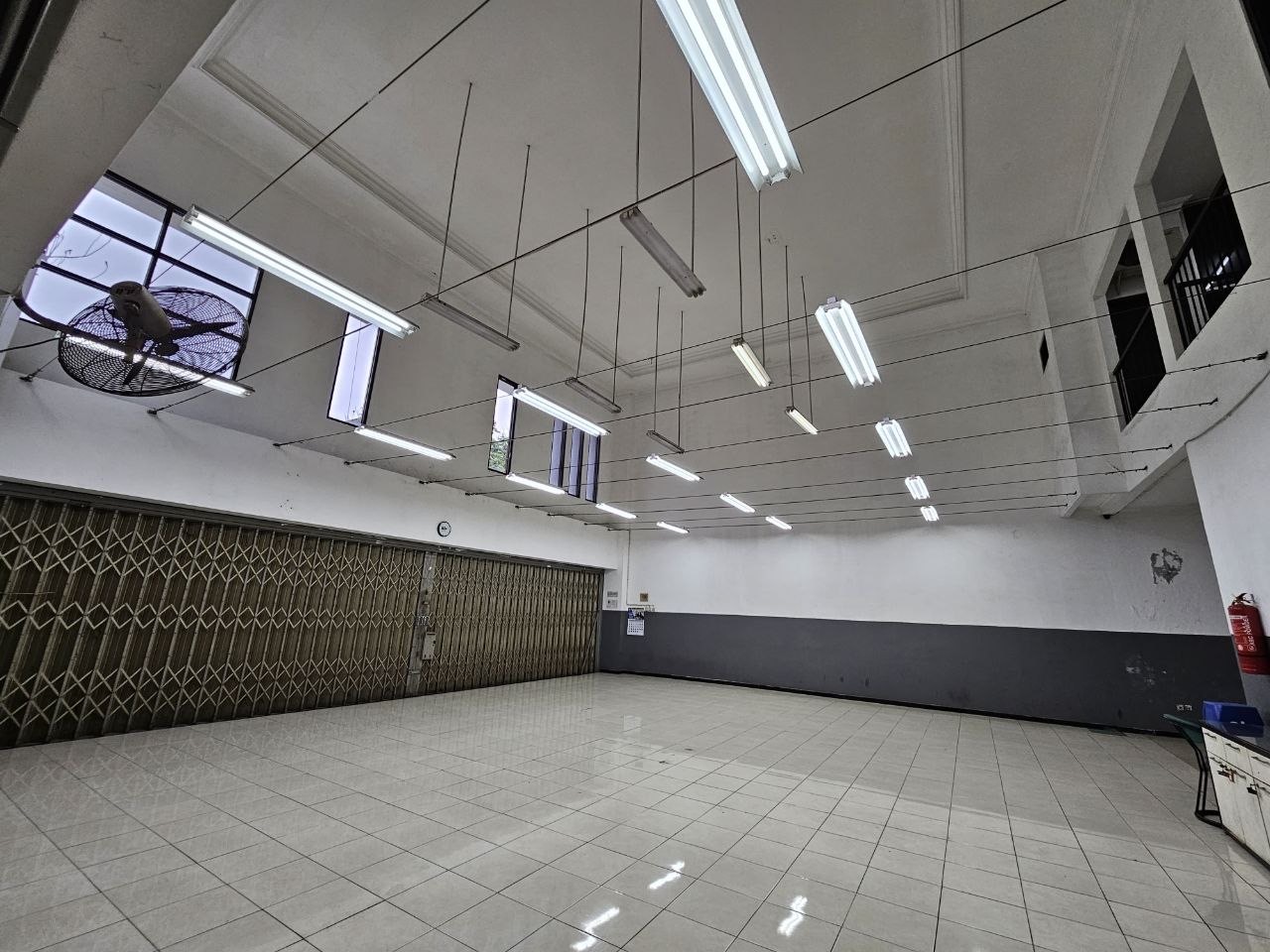 Disewakan Ruko Hook Strategis di Jalan Raya Baratajaya Surabaya Timur - Thumbnail 3