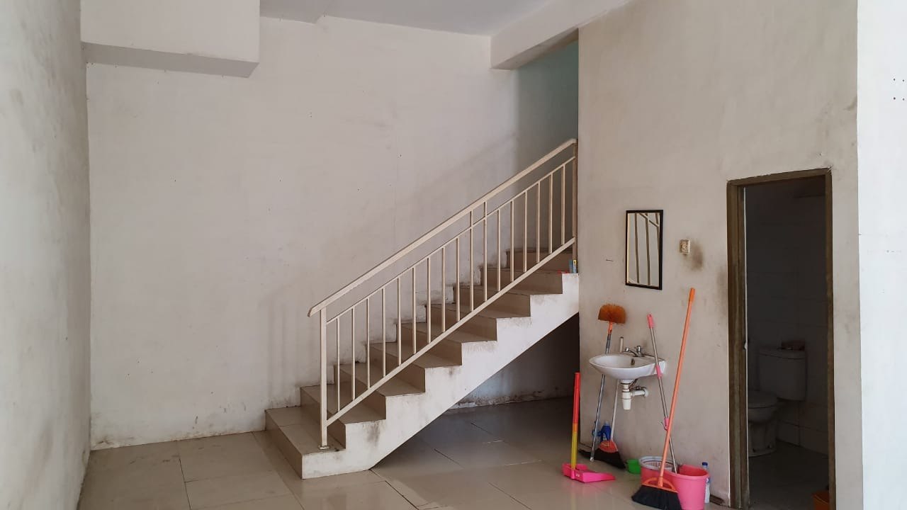 Dijual Ruko Strategis Cocok Buat Usaha di Kuwukan Surabaya Barat - Thumbnail 2