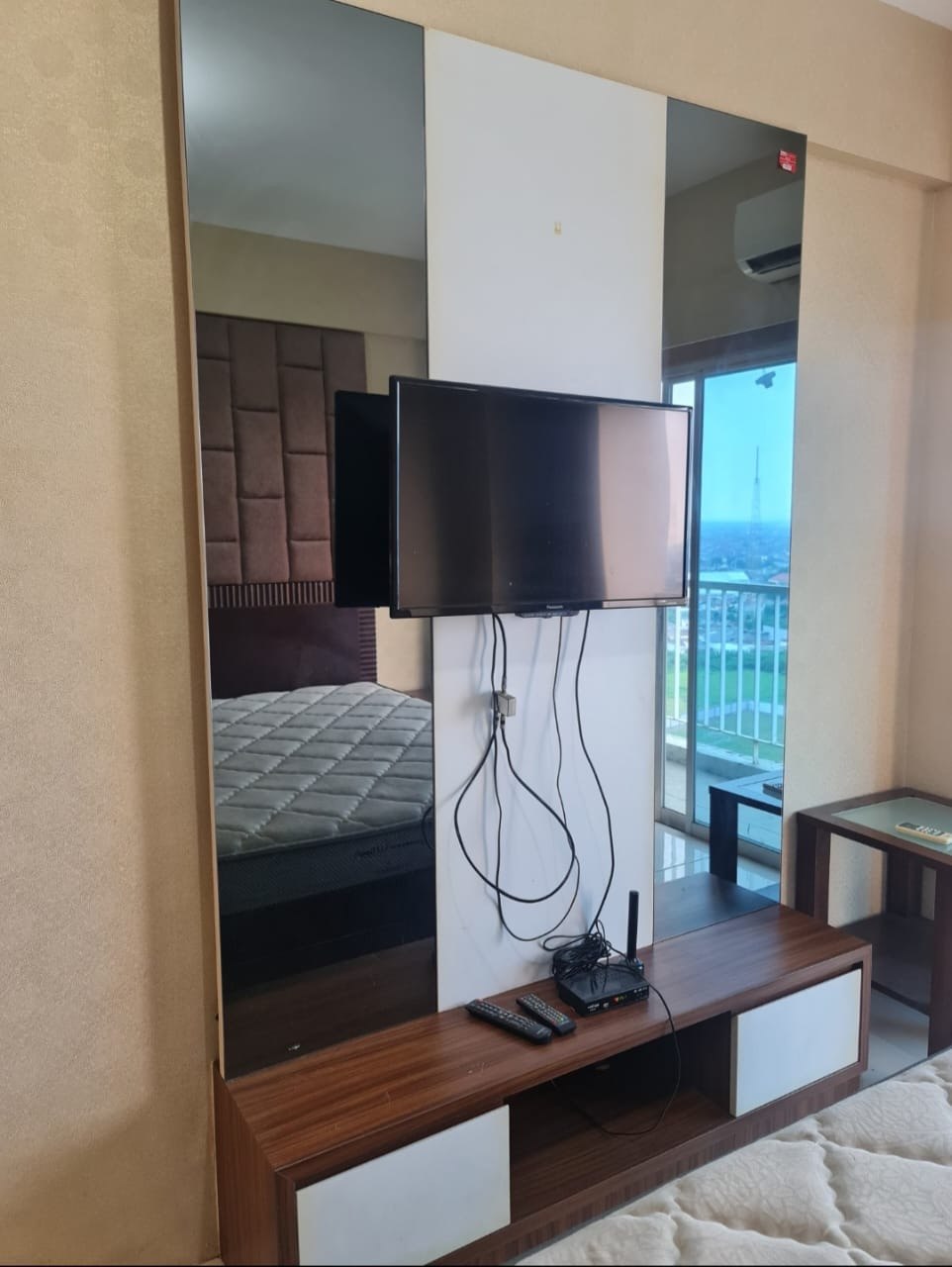 Disewakan Apartement Full Furnished Siap Huni di Puncak Bukit Golf Surabaya Barat - Thumbnail 3