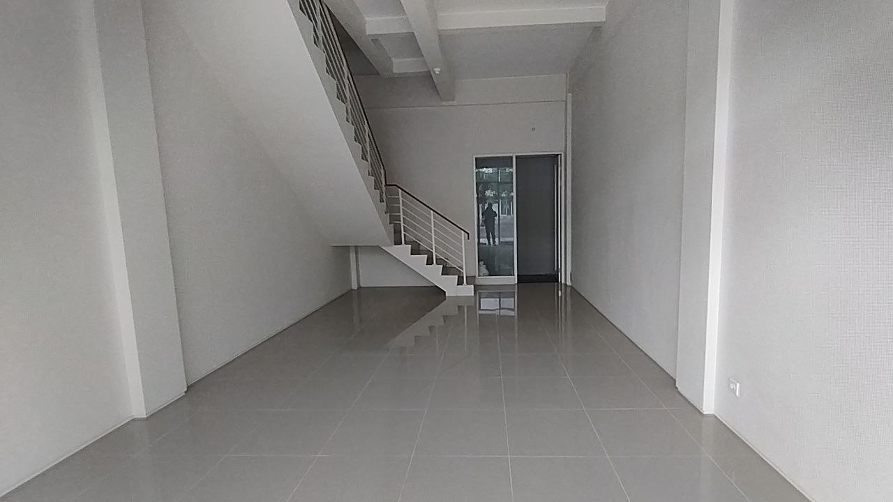 Disewakan 2 Ruko Jejer 3 Lantai Lokasi Strategis Cocok Untuk Usaha di North West Hill Surabaya Barat - Thumbnail 3