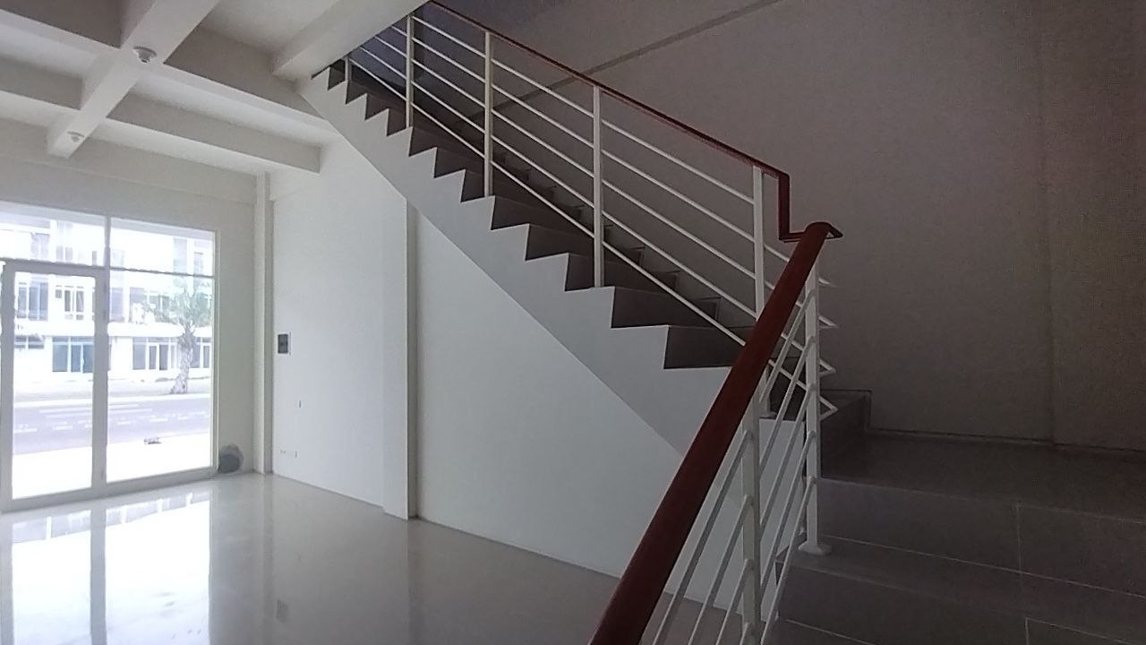 Disewakan 2 Ruko Jejer 3 Lantai Lokasi Strategis Cocok Untuk Usaha di North West Hill Surabaya Barat - Thumbnail 6