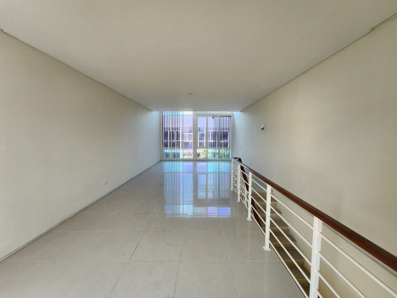 Disewakan Ruko 3 Lantai Strategis Cocok Untuk Usaha di Kawasan Northwest Boulevard Citraland Surabaya Barat - Thumbnail 4