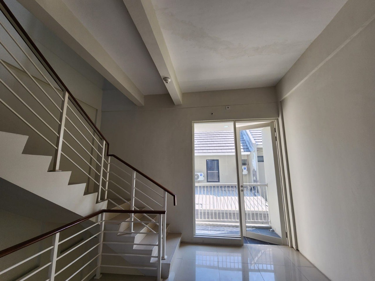 Disewakan Ruko 3 Lantai Strategis Cocok Untuk Usaha di Kawasan Northwest Boulevard Citraland Surabaya Barat - Thumbnail 7