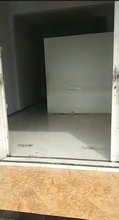 Disewakan Rumah Toko 2 Lantai Strategis Cocok Untuk Usaha di Jalan Raya Gatot Subroto Probolinggo - Thumbnail 3