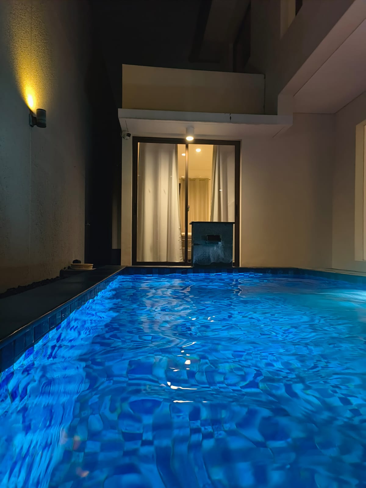 Dijual Rumah Mewah 2 Lantai Graha Natura plus Swimming Pool Lokasi Premium Surabaya Barat - Thumbnail 5