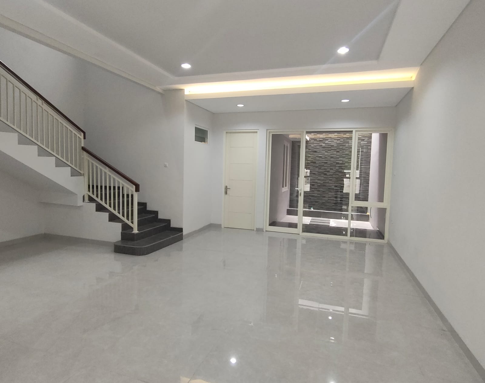 Dijual Rumah Baru Murah Strategis 2 Lantai Manyar Tirtoyoso Surabaya Timur - Thumbnail 6