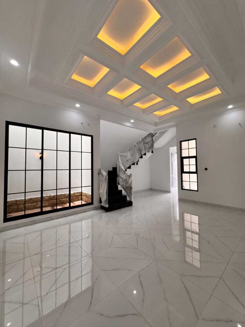 Dijual Rumah American Classic Lokasi Strategis di Babatan Pantai Surabaya Timur - Thumbnail 2