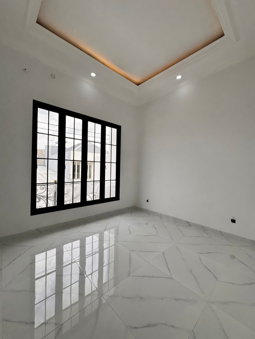 Dijual Rumah American Classic Lokasi Strategis di Babatan Pantai Surabaya Timur - Thumbnail 3