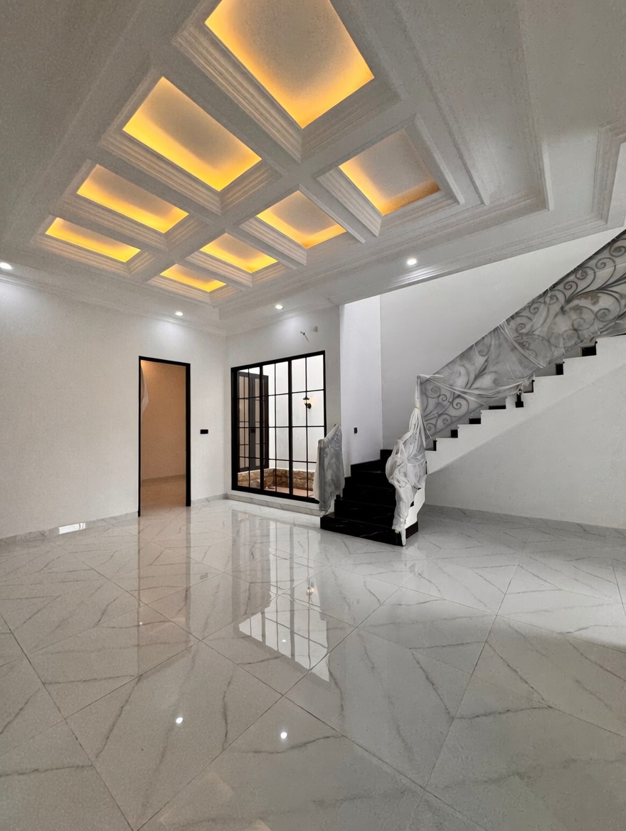 Dijual Rumah American Classic Lokasi Strategis di Babatan Pantai Surabaya Timur - Thumbnail 5