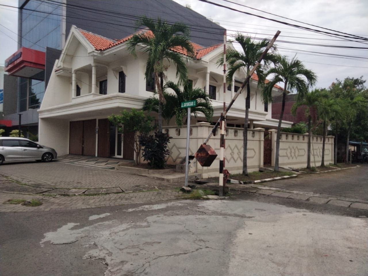 Dijual/Disewakan Rumah Hook Luas Siap Huni di Jalan Gayungsari Surabaya Selatan - Thumbnail 2