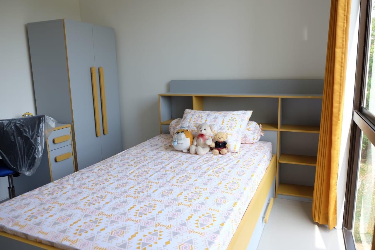 Disewakan Rumah 3 Lantai Full Furnish Siap Huni di Graha Natura Surabaya Barat - Thumbnail 6