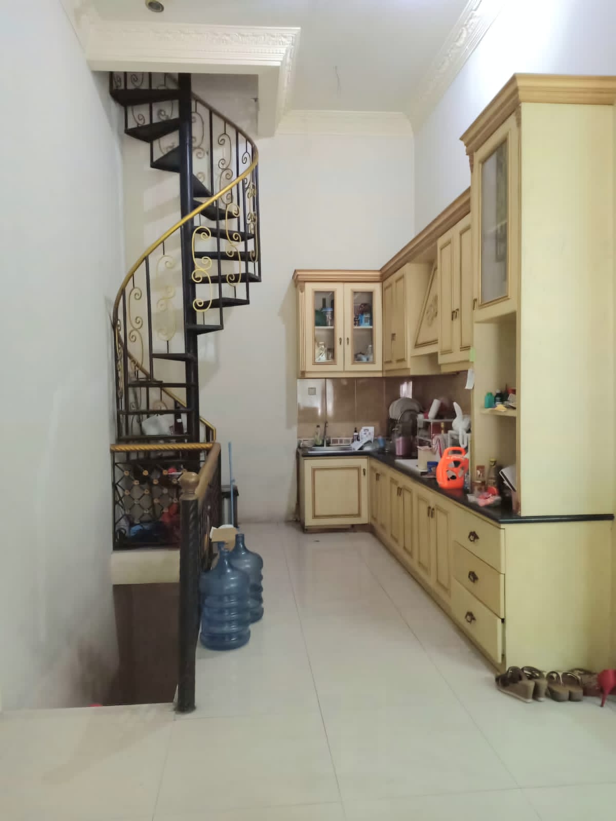 Dijual Rumah Classic di Citraland Utama Surabaya Barat - Thumbnail 3