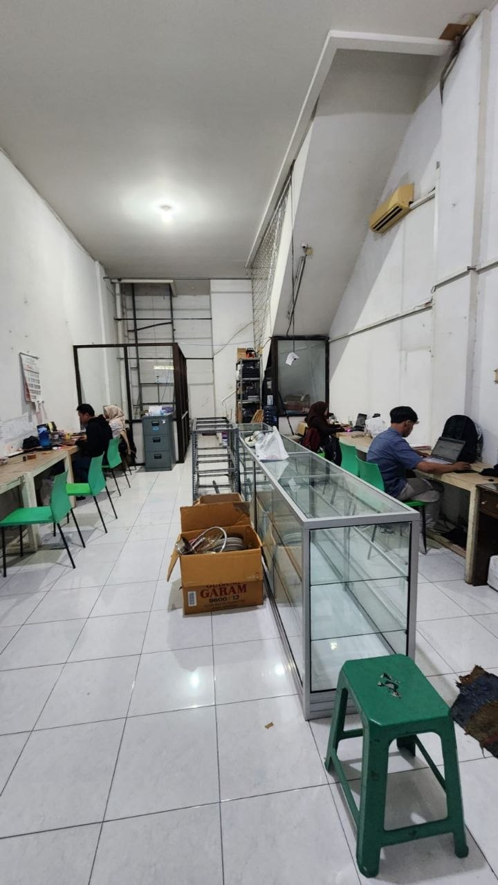 Disewakan Ruko Ramai Lokasi Strategis Gwalk Cocok Untuk Kantor Usaha Citraland Surabaya Barat - Thumbnail 2