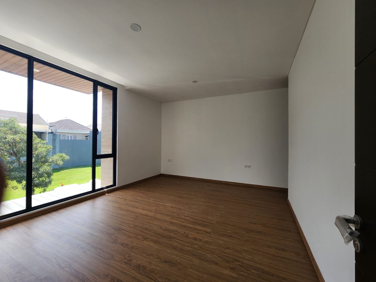 Dijual Rumah Baru Minimalis di Woodland Citraland Surabaya Barat - Thumbnail 2