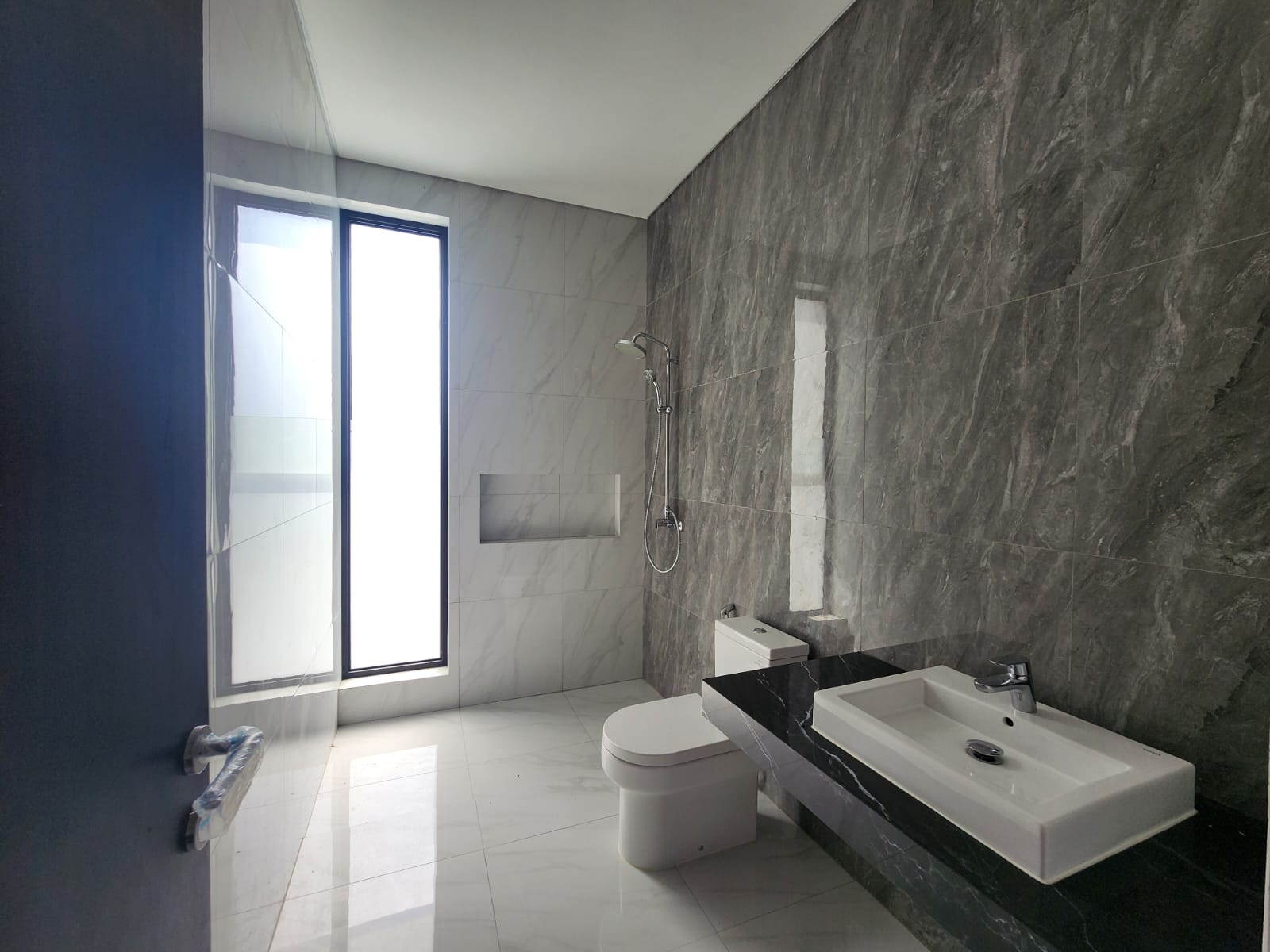 Dijual Rumah Baru Minimalis di Woodland Citraland Surabaya Barat - Thumbnail 4