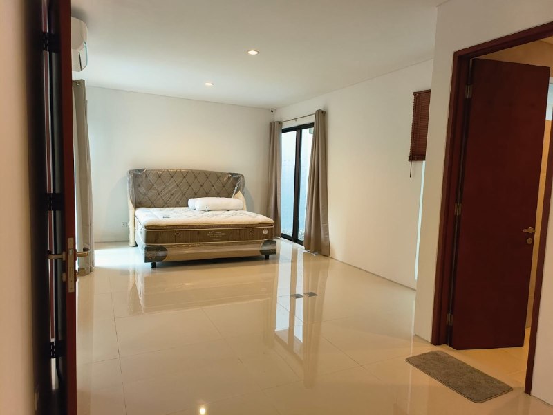 Dijual Rumah Mewah Siap Huni di Kawasan Premium Graha Natura Surabaya Barat - Thumbnail 2