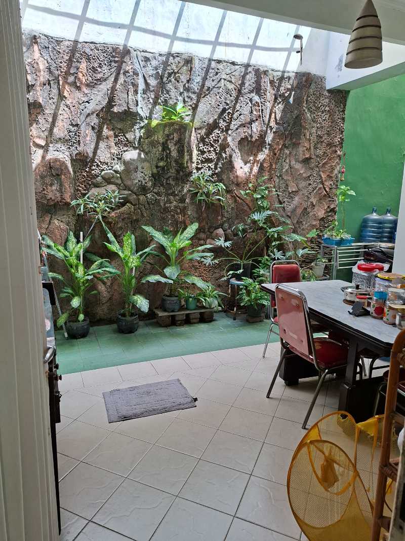 Dijual Rumah Posisi Hook di Jalan Tangkuban Prahu Di Lokasi Strategis Surabaya Pusat - Thumbnail 5
