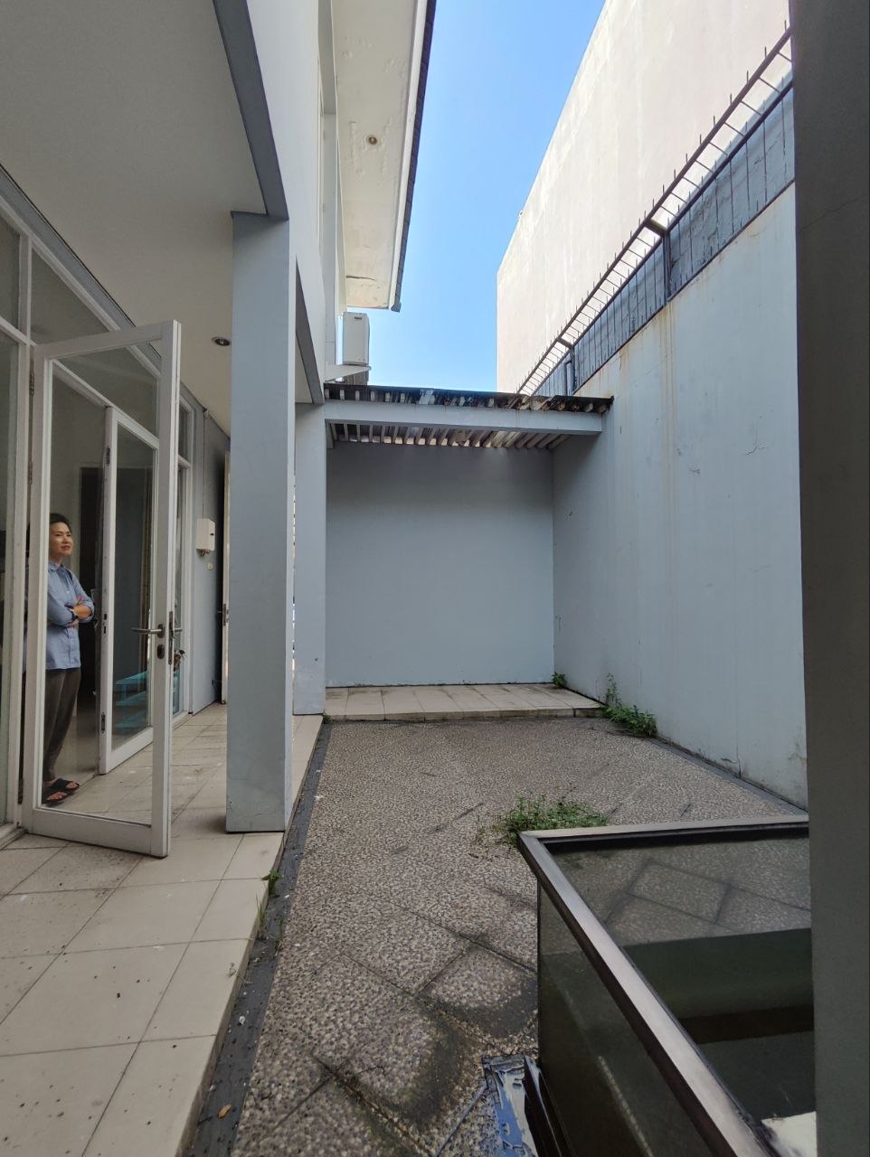 Disewakan Rumah Nyaman di Royal Residence Surabaya Barat - Thumbnail 6