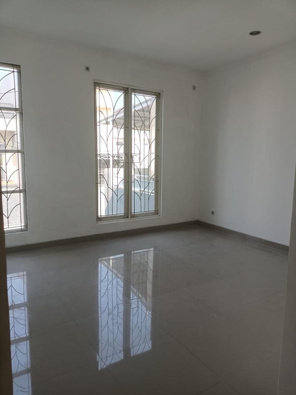 Dijual Rumah 2 Lantai di Perumahan Simpang Darmo Regency Surabaya Barat - Thumbnail 2