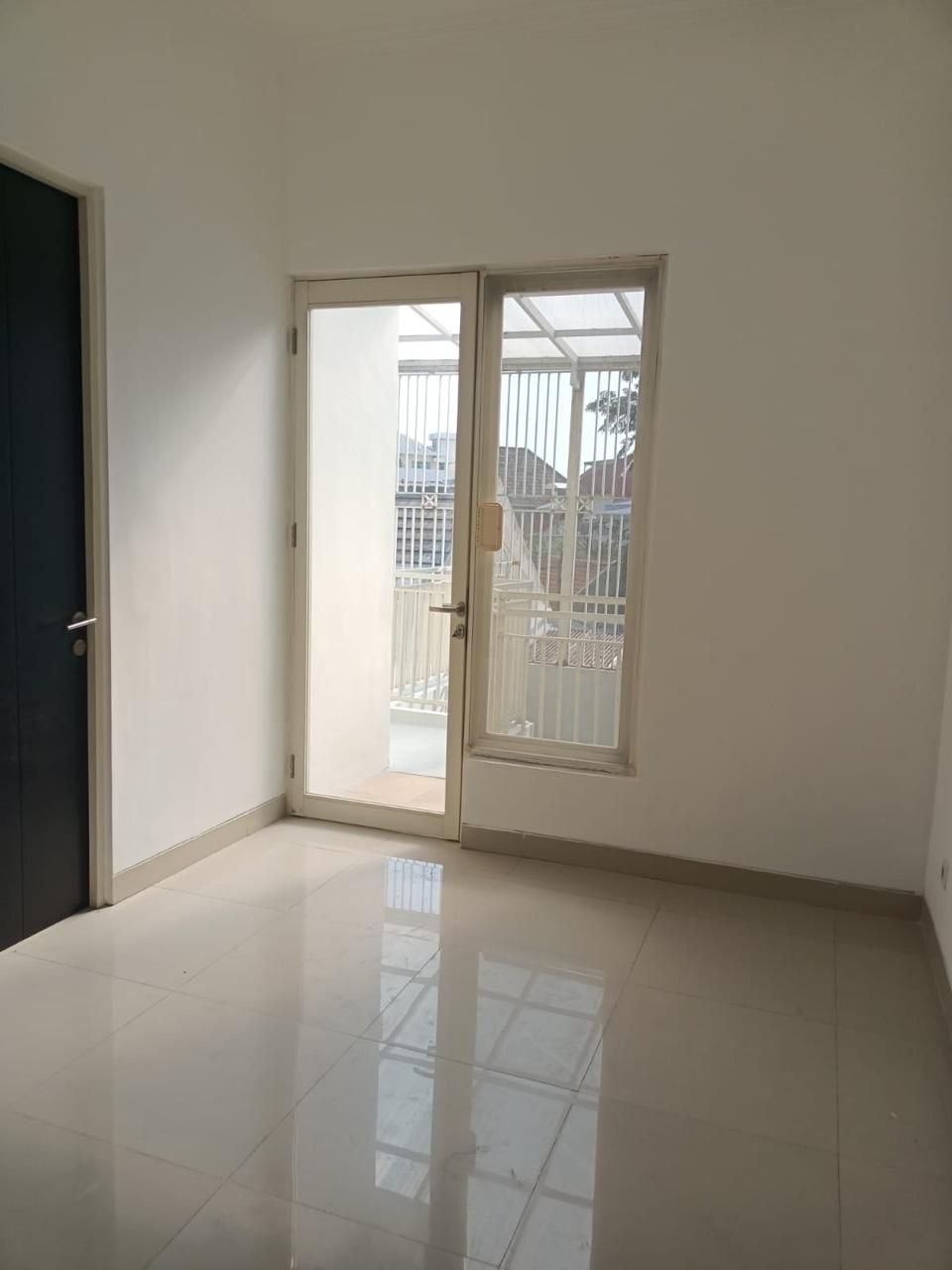 Dijual Rumah 2 Lantai di Perumahan Simpang Darmo Regency Surabaya Barat - Thumbnail 7