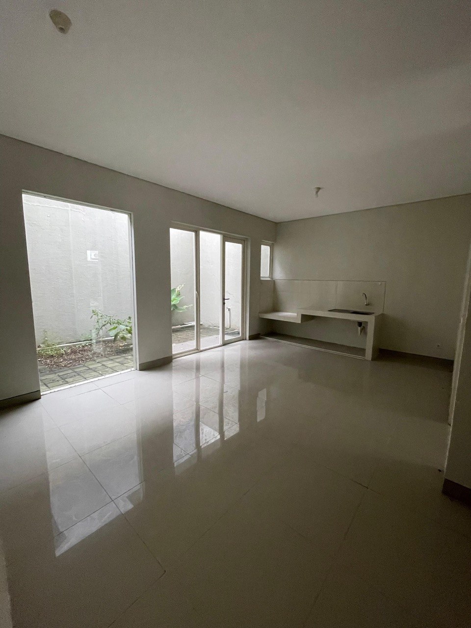 Dijual Rumah Strategis di Citraland Green Lake Surabaya Barat - Thumbnail 2