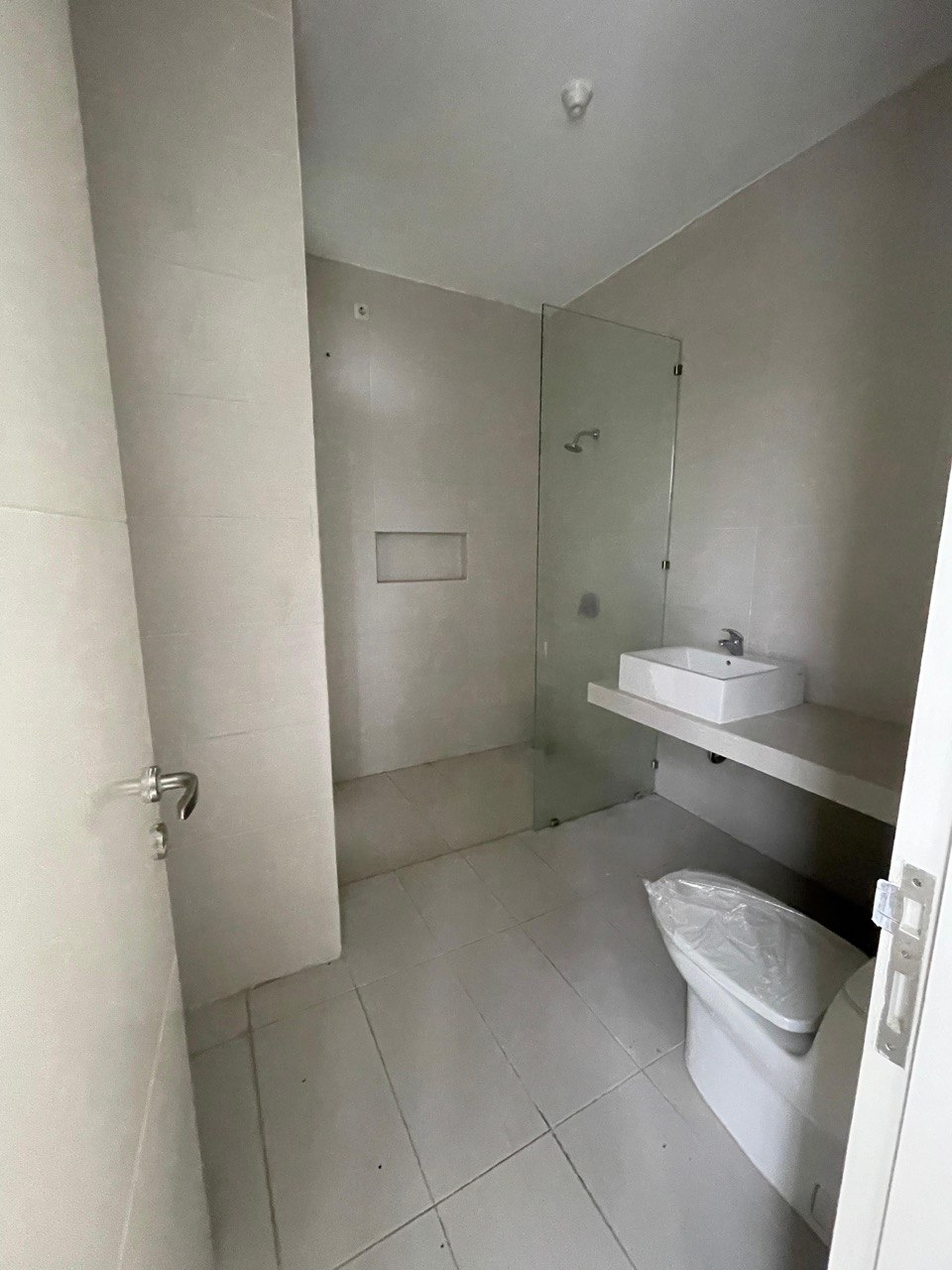 Dijual Rumah Strategis di Citraland Green Lake Surabaya Barat - Thumbnail 4