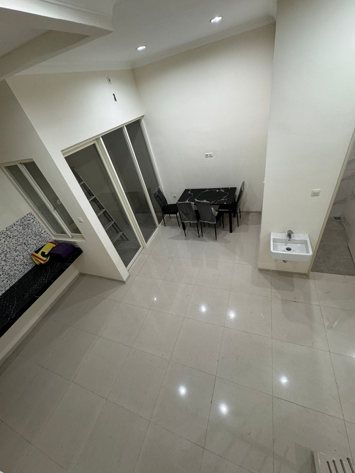 Disewakan Rumah Baru Siap Huni Manyar Indah Surabaya Timur - Thumbnail 3