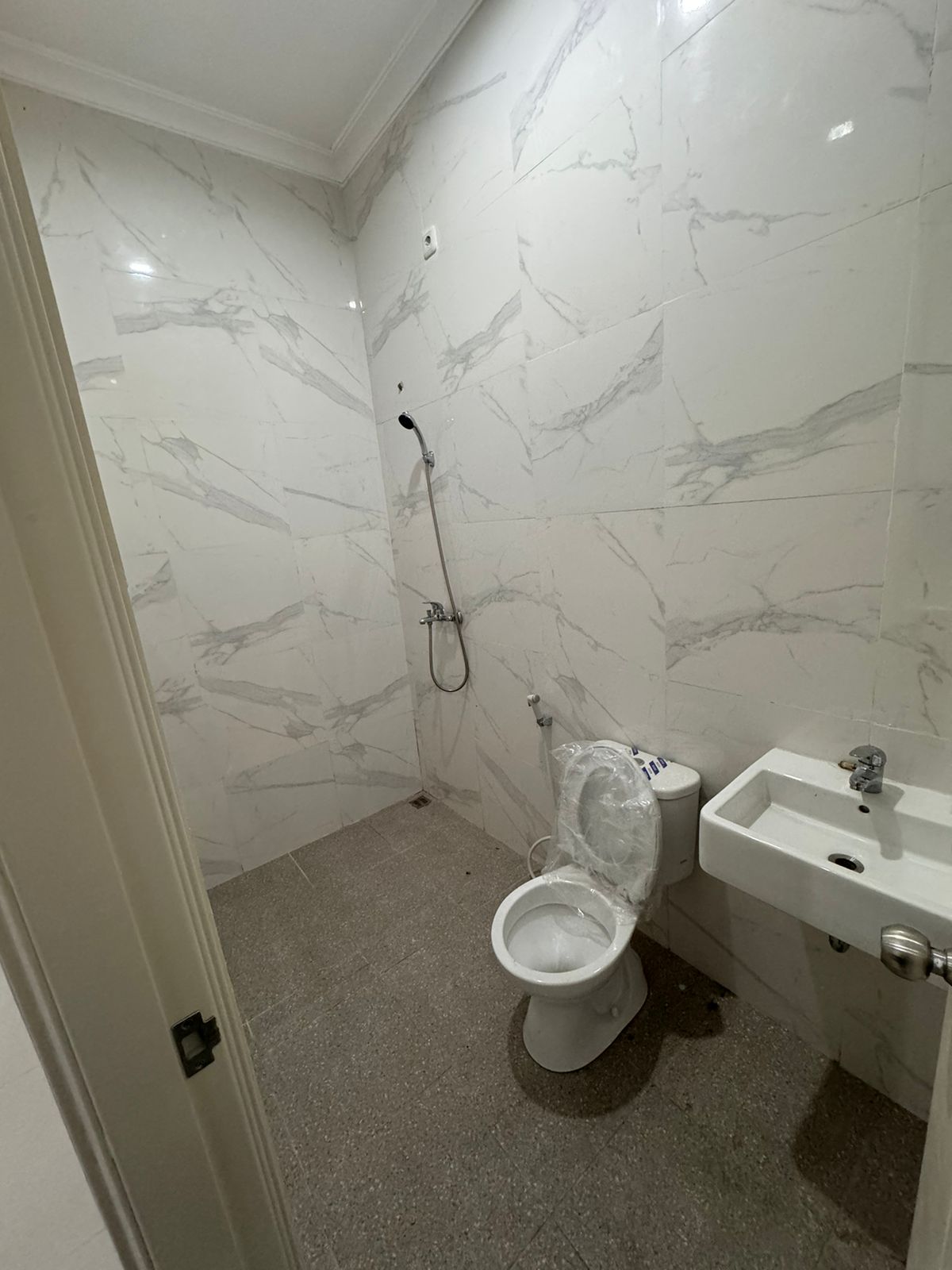 Disewakan Rumah Baru Siap Huni Manyar Indah Surabaya Timur - Thumbnail 7