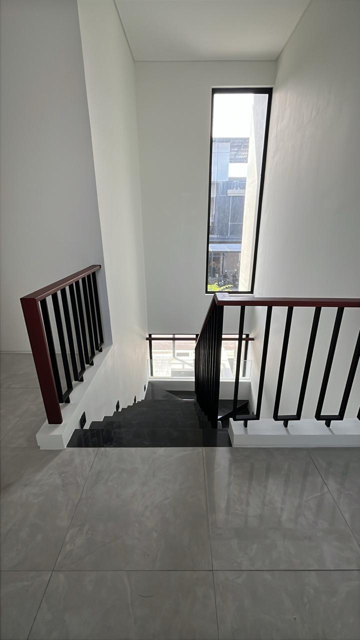 Dijual/Disewakan Rumah Modern Minimalis Siap Huni di District Nine Citraland Surabaya Barat - Thumbnail 3