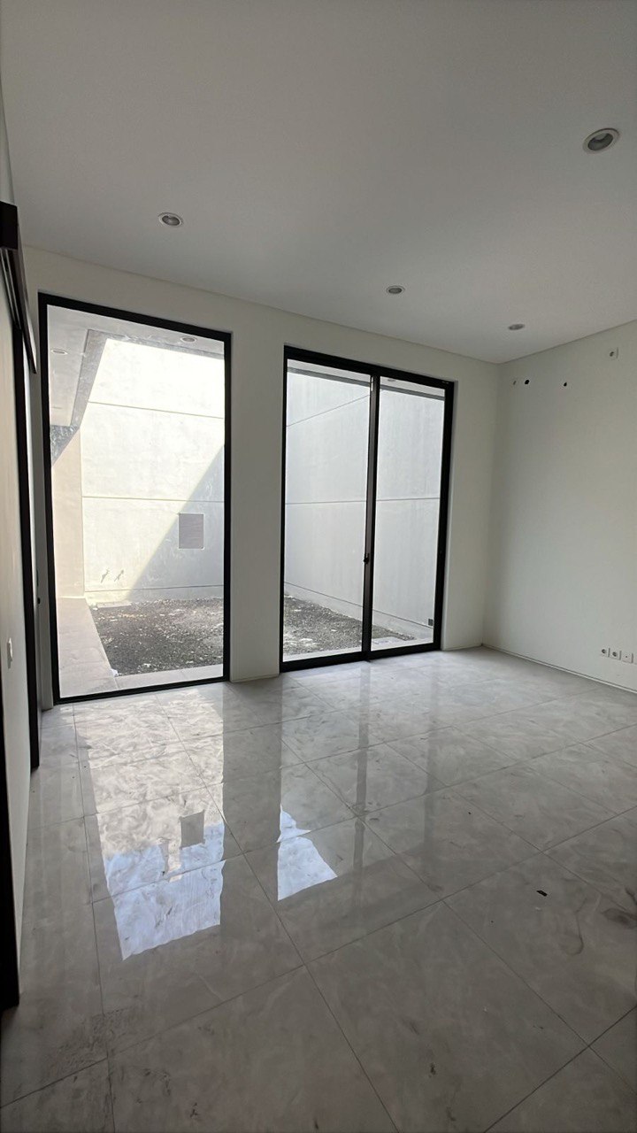 Dijual/Disewakan Rumah Modern Minimalis Siap Huni di District Nine Citraland Surabaya Barat - Thumbnail 5