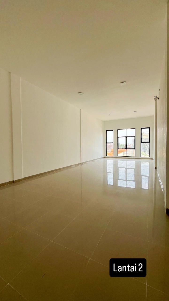 Disewakan Ruko 3 Lantai Baru Jalan Pucang Anom Lokasi Strategis Surabaya Timur - Thumbnail 4