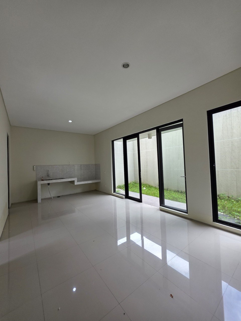 Dijual Rumah Lake View di Northwest Lake Citraland Surabaya Barat - Thumbnail 3